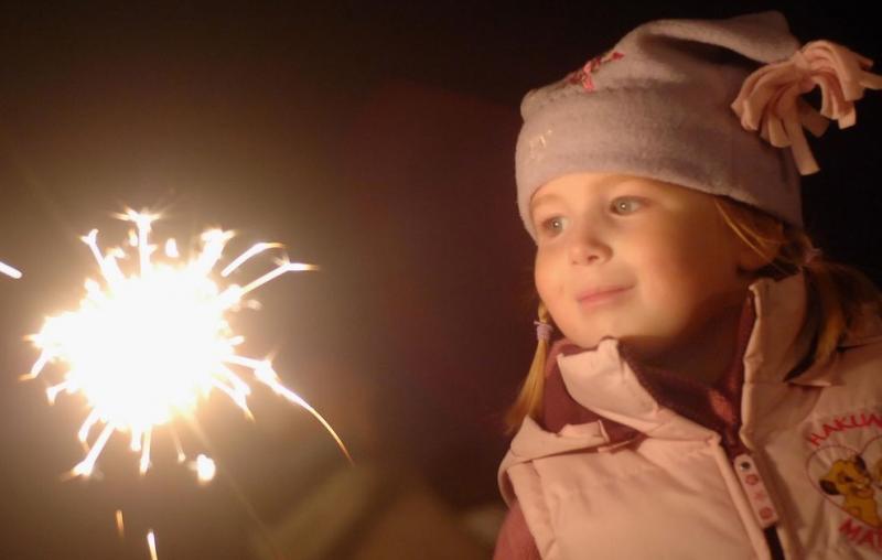 Ура, каникулы! Пиротехника, которую можно запускать с детьми - Задонск | zadonsk.salutsklad.ru